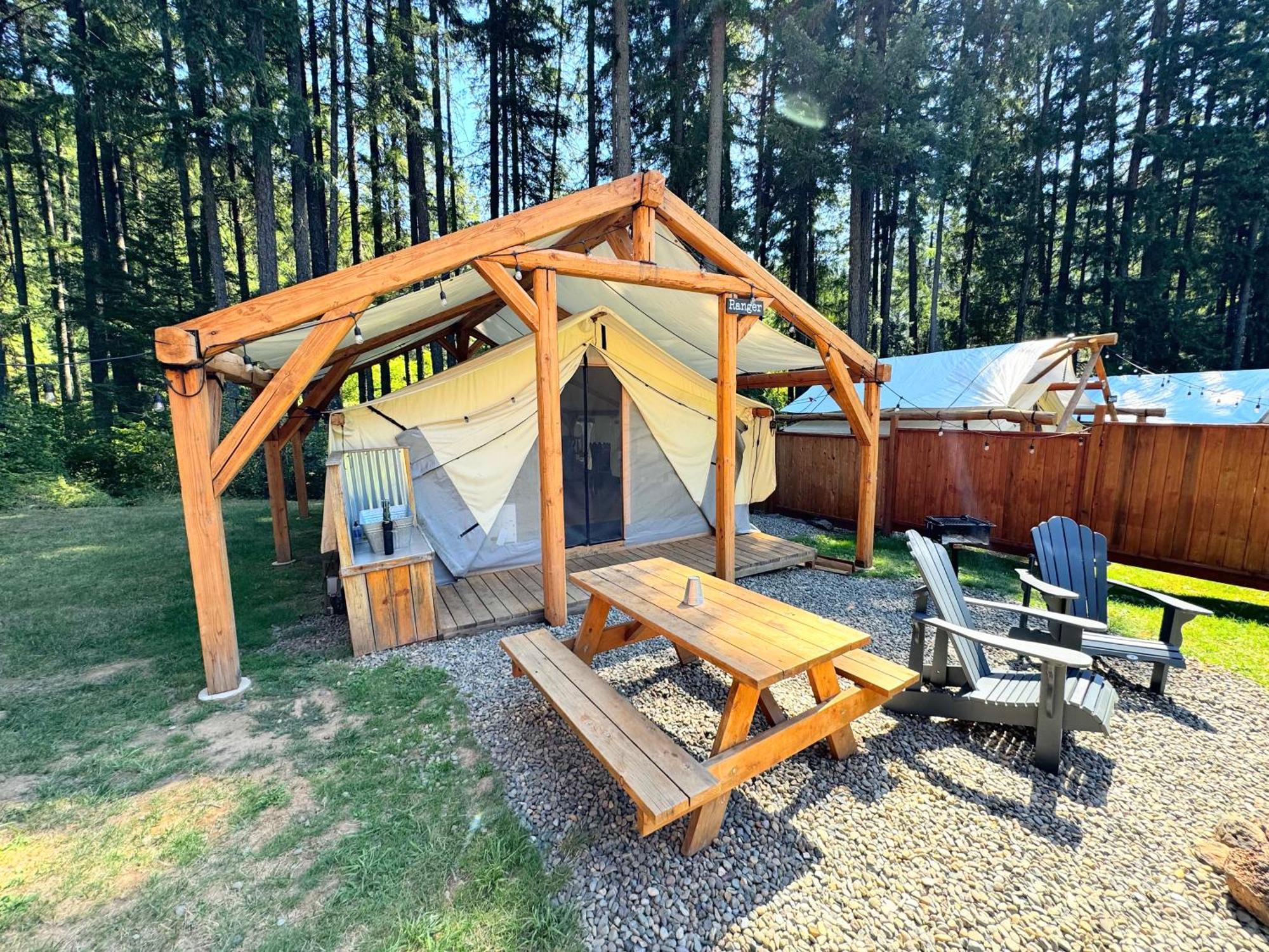 Umpqua'S Last Resort - Wilderness Cabins, Rv Park & Glamping Idleyld Park Exterior foto